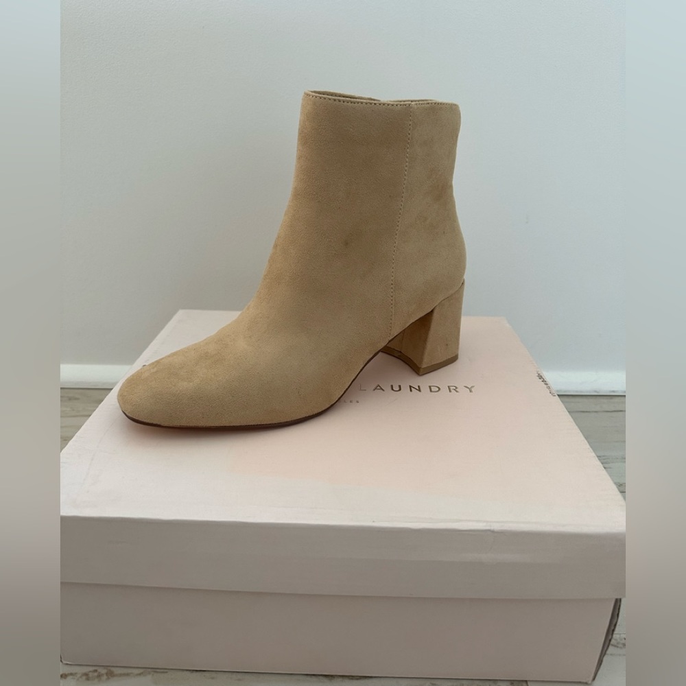 Chinese Laundry Women’s Daria Block Heel Bootie NWT, never worn. Beige suede.